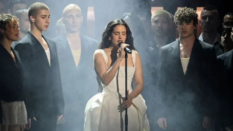 Artista care cântă în 13 limbi a cucerit lumea. Rosalía primește recunoașterea supremă