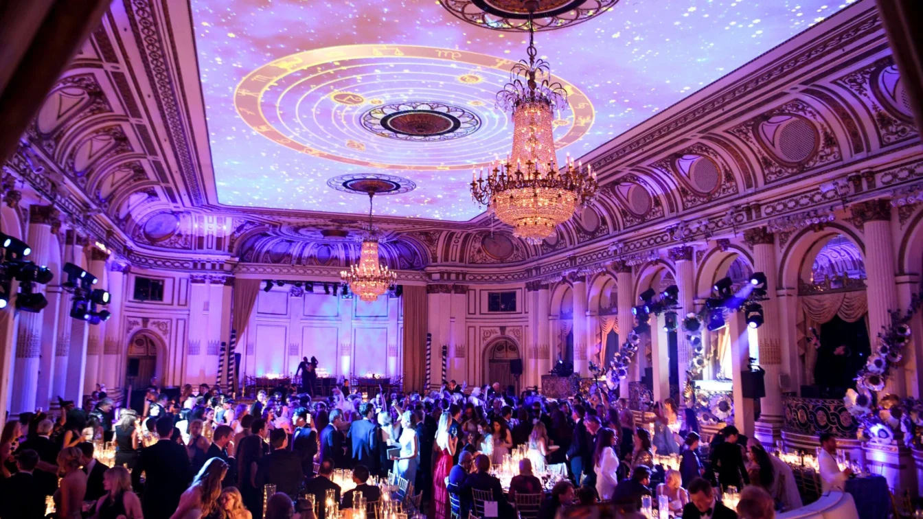 Balul Save Venice a strâns 1.3 milioane de dolari într-o seară de poveste la The Plaza