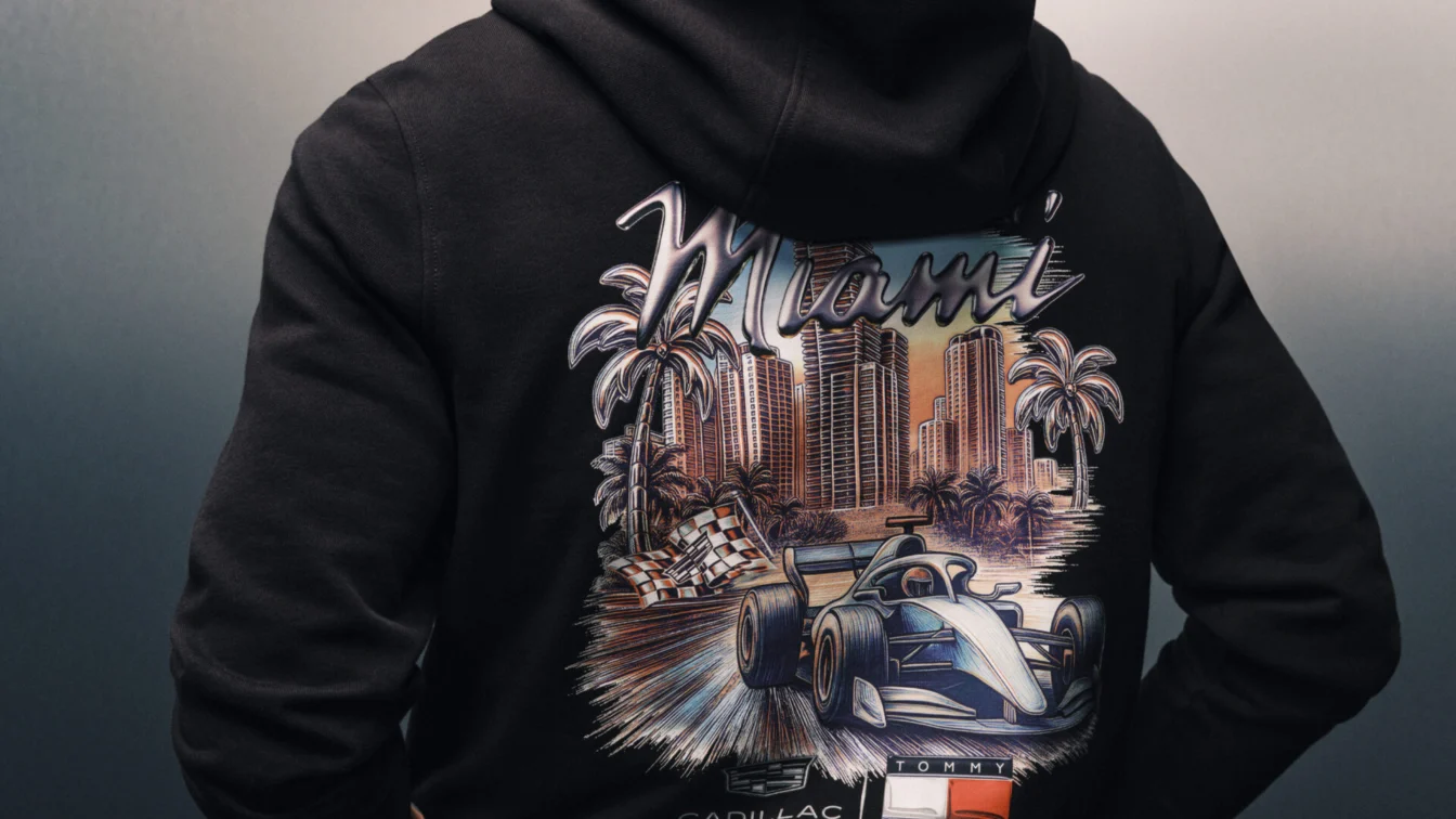 Tommy Hilfiger lansează o colecție F1 Miami cu prețuri de până la 350 de dolari