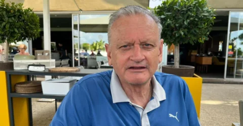 Bărbatul care urina de 18 ori pe zi a fost salvat de o operație cu robotul