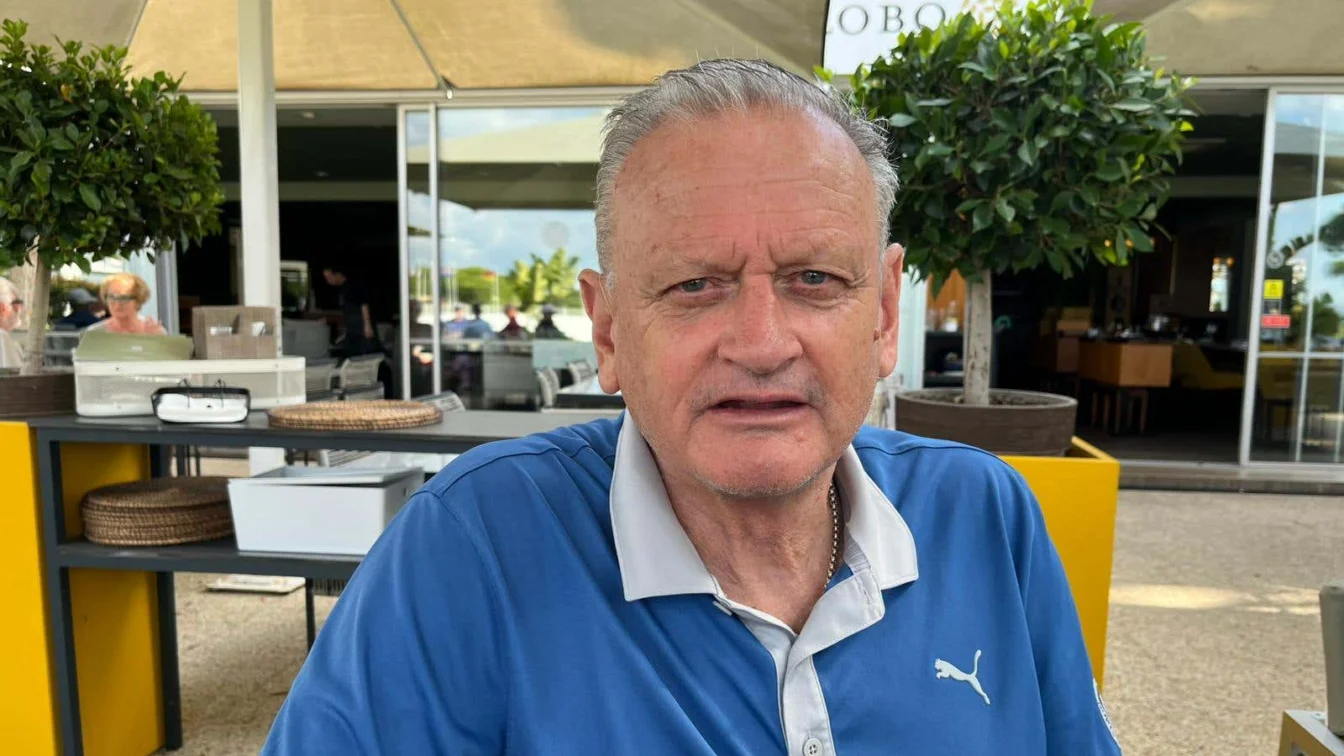 Bărbatul care urina de 18 ori pe zi a fost salvat de o operație cu robotul