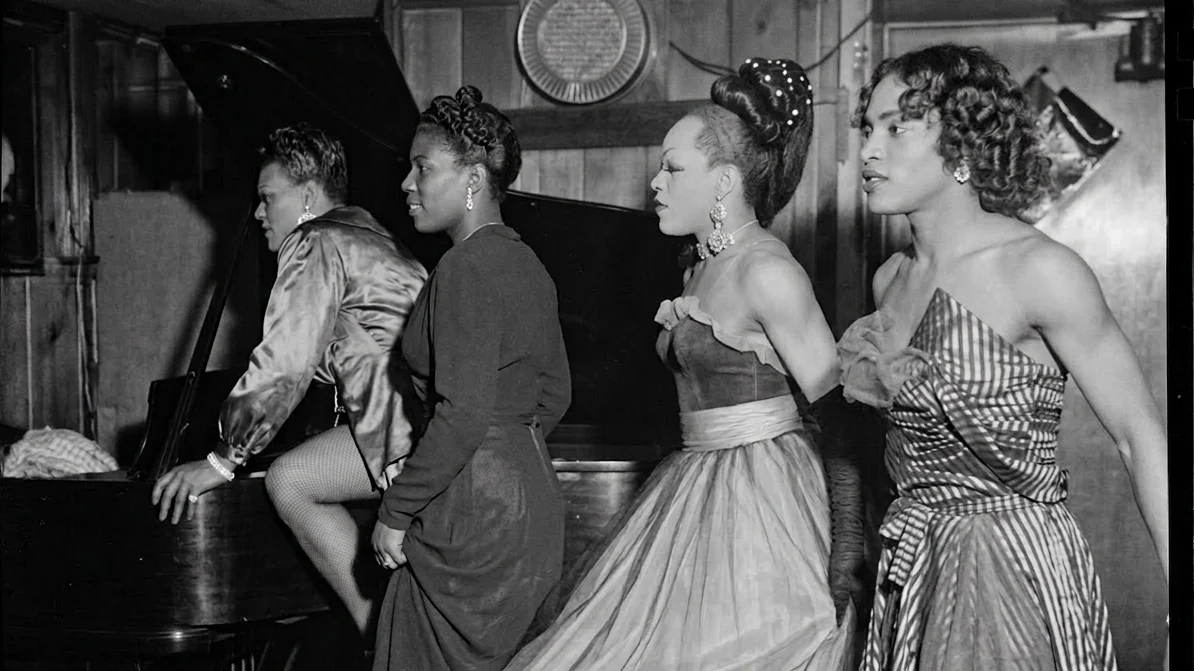 Secretul artistilor drag care isi sculpteaza corpul. O lectie despre iluzie si putere