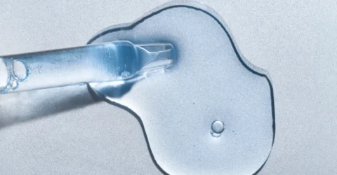 Azulenul este noul ingredient K-beauty vedetă pentru pielea sensibilă și reactivă