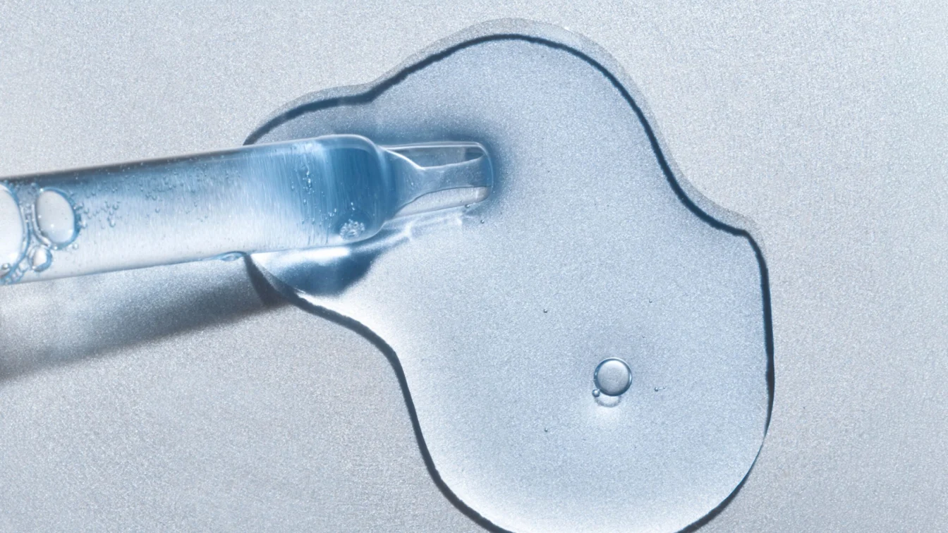 Azulenul este noul ingredient K-beauty vedetă pentru pielea sensibilă și reactivă