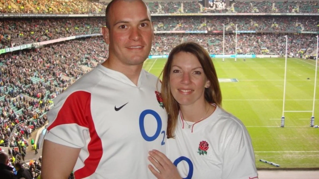 Polițistul care face 1481 de burpee în memoria soției răpuse de cancer la 37 de ani