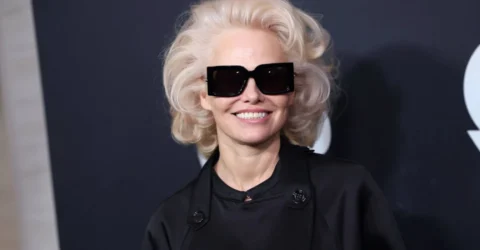 Coafura anilor ’70 care te întinerește cu ani buni revine în forță în 2026