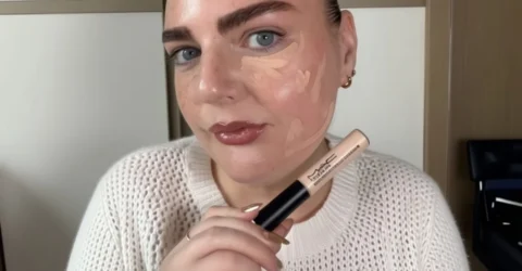 Noul corector MAC Studio Fix promite 36 de ore de rezistență și un ten impecabil