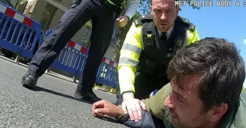 Nu m-am gândit prea mult când l-am placat. Gestul unui tată care a oprit un atacator înarmat