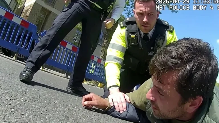 Nu m-am gândit prea mult când l-am placat. Gestul unui tată care a oprit un atacator înarmat