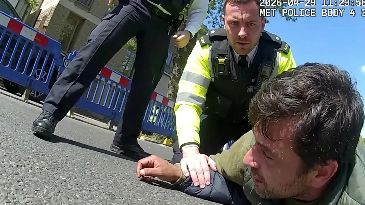 Nu m-am gândit prea mult când l-am placat. Gestul unui tată care a oprit un atacator înarmat