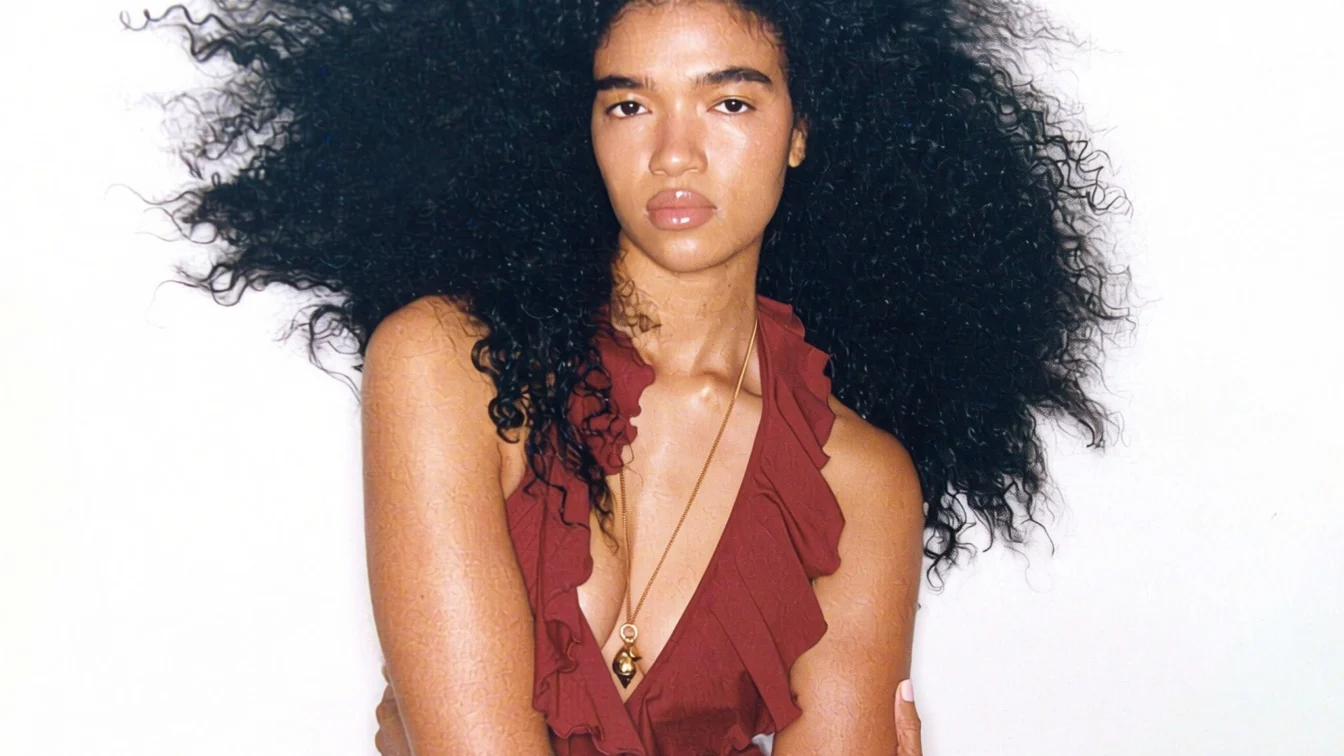 Extensiile de păr acasă – 5 sfaturi de la un hairstylist pentru a evita greșelile