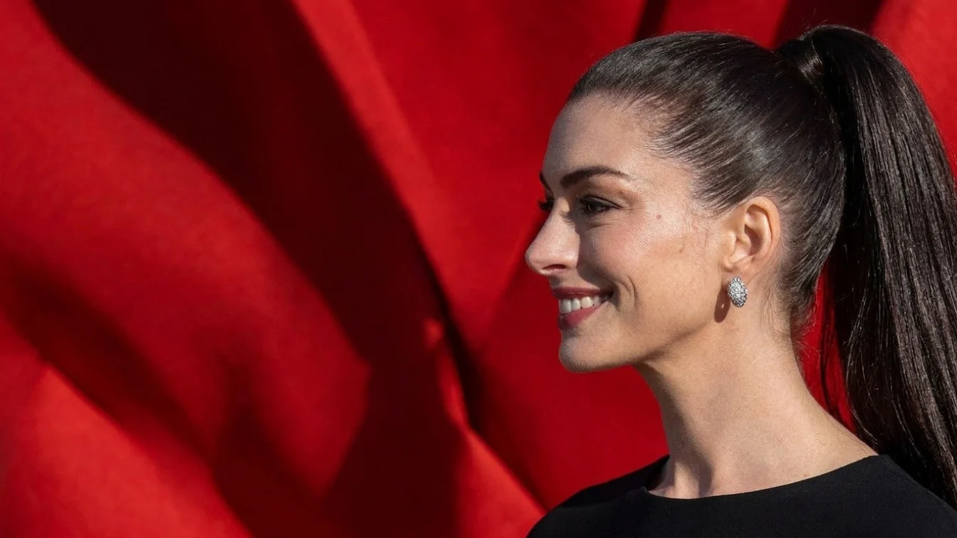 Faceliftul gratuit al lui Anne Hathaway a devenit viral. Avertismentul expertilor pentru tine