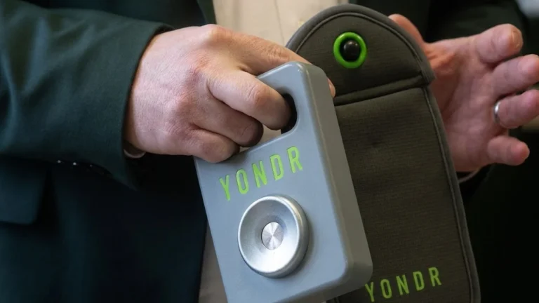 Telefonul la birou devine istorie. Decizia radicala luata de tot mai multe companii