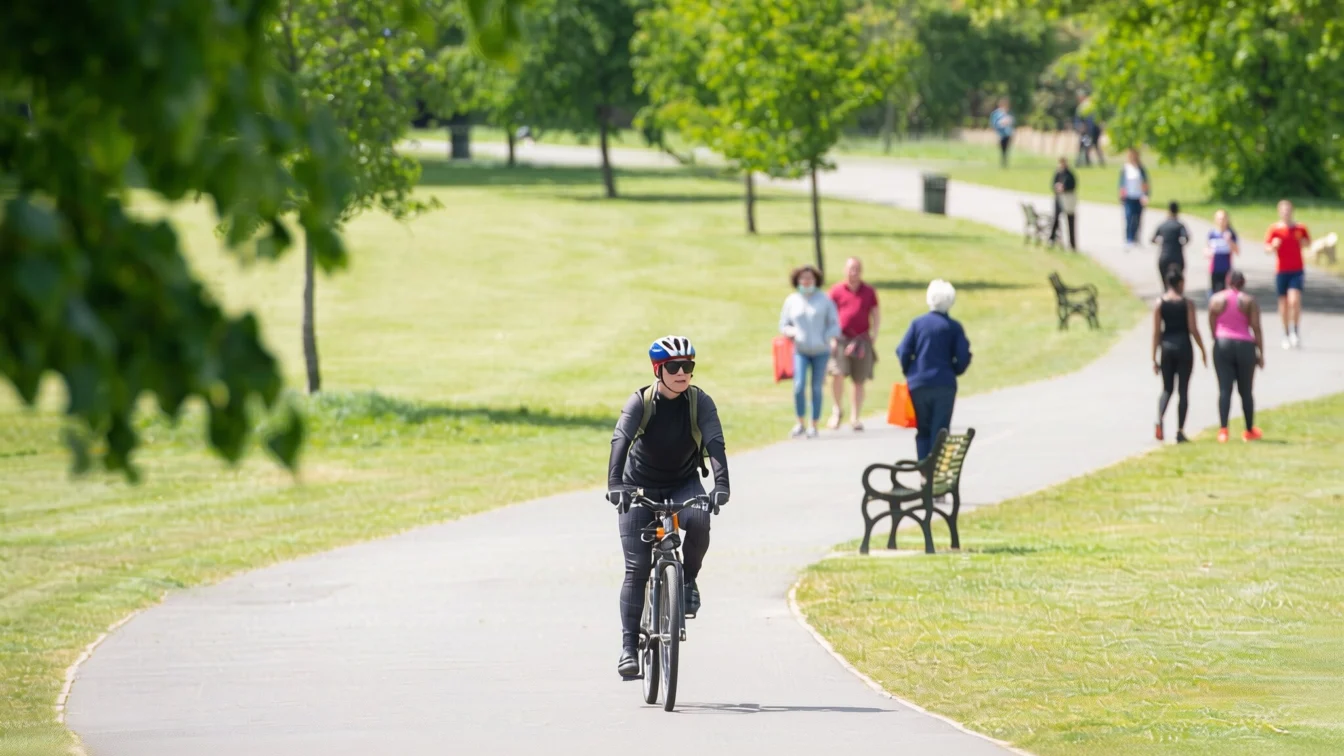Exercițiul de patru ori mai eficient decât mersul pe jos pe care îl poți face zilnic