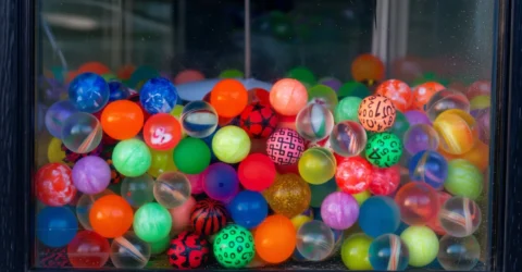 Microplasticele sunt peste tot. 9 sfaturi simple pentru a le evita