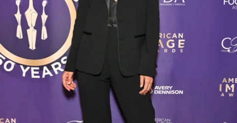 Katie Holmes aduce pe covorul roșu controversații pantofi-mănușă