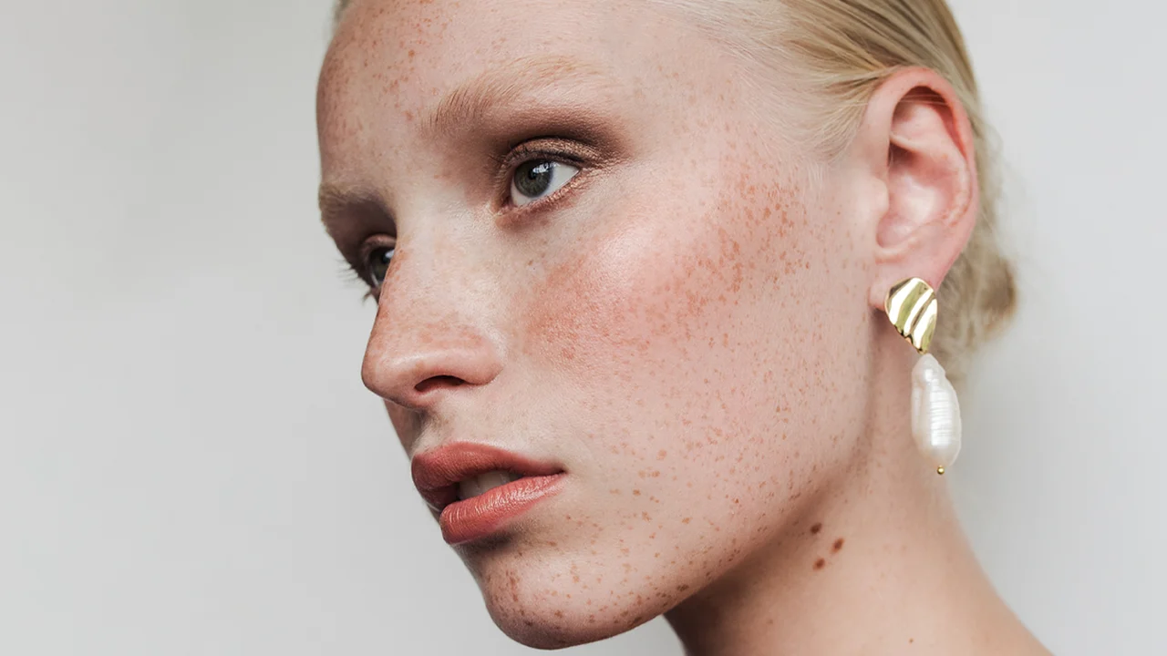 7 tendințe de beauty din anii ’90 care revin în forță până în 2026