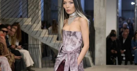 Gata cu blugii clasici. Culorile neasteptate care vor domina garderoba ta in 2028