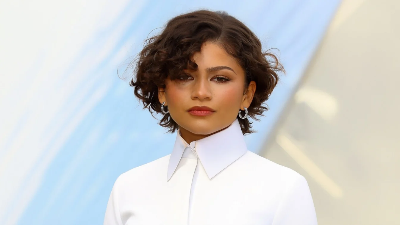 Secretul lui Zendaya pentru haine albe impecabile. 6 produse care opresc transferul machiajului