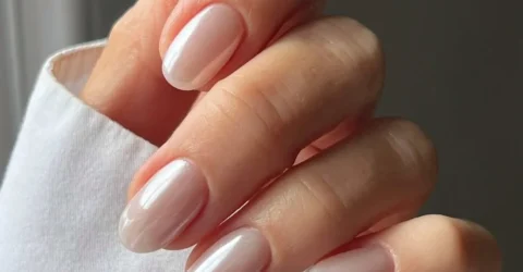 Unghiile soft chrome sunt trendul primaverii cum obtii manichiura vedetelor