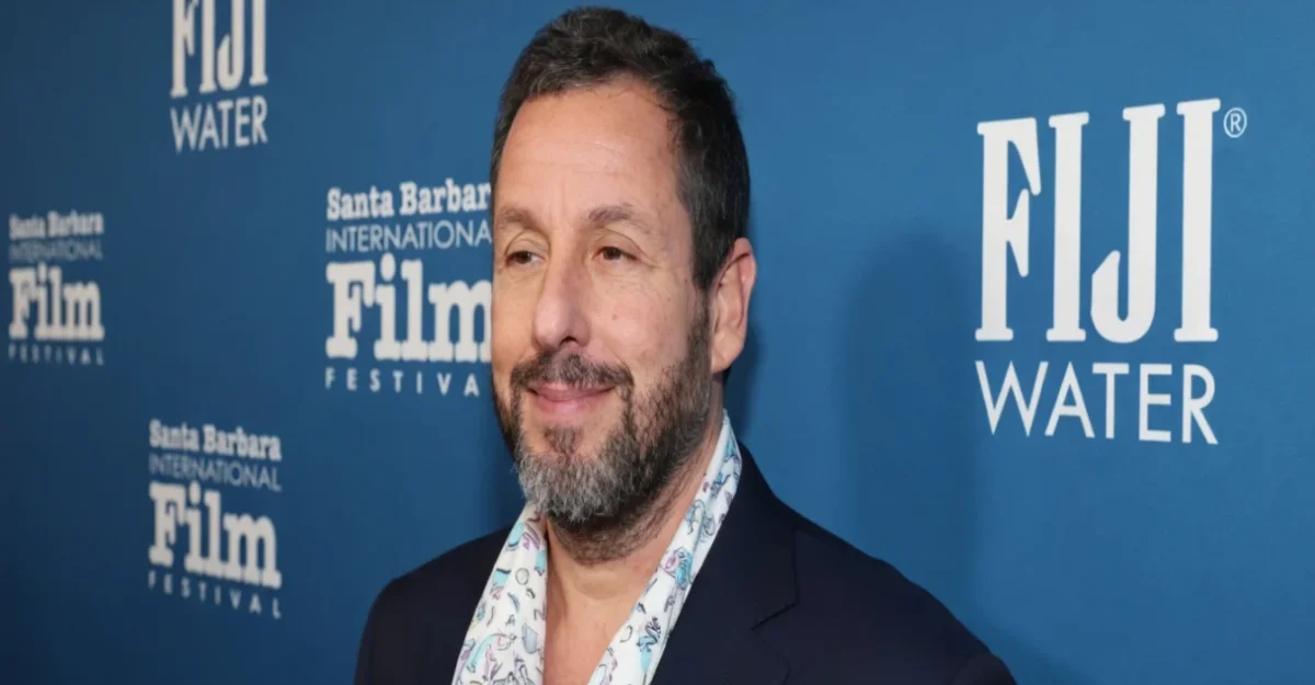 Cum a apărut Adam Sandler la premiera soției sale. Detaliul care a împărțit internetul în două