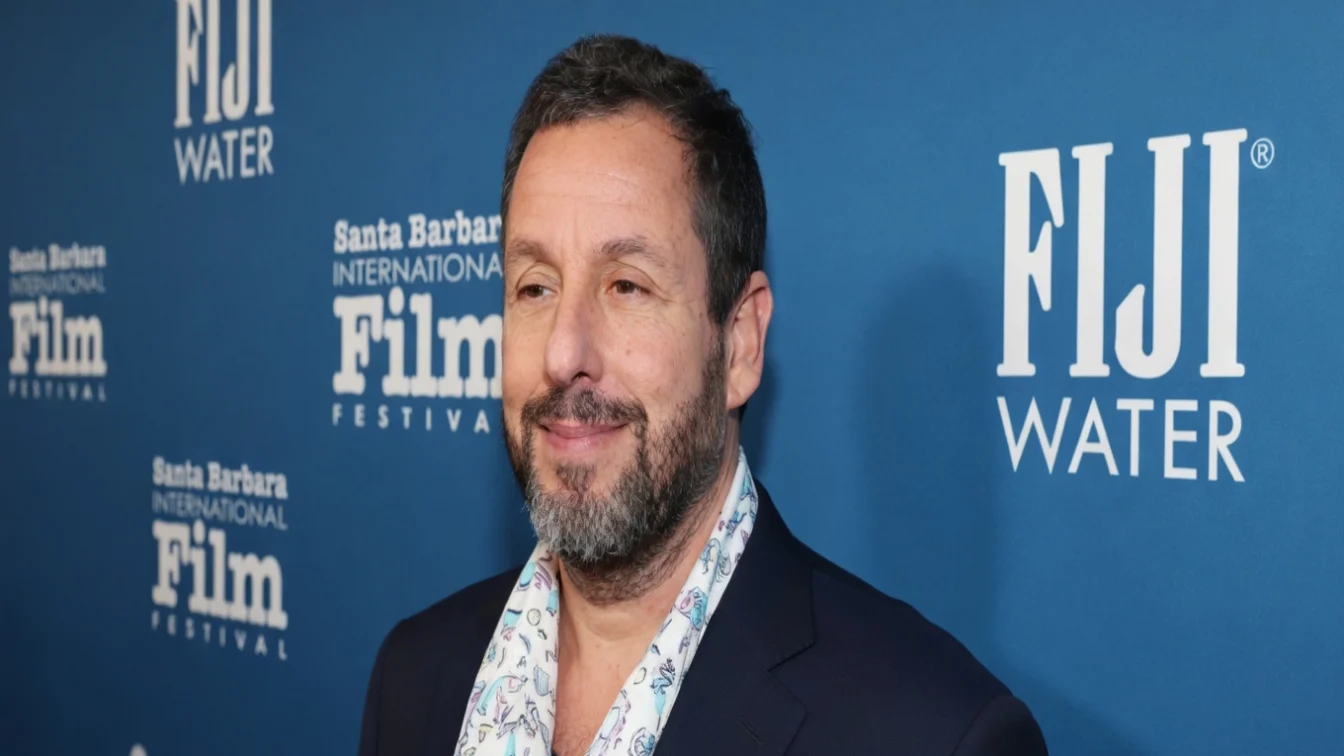 Cum a apărut Adam Sandler la premiera soției sale. Detaliul care a împărțit internetul în două