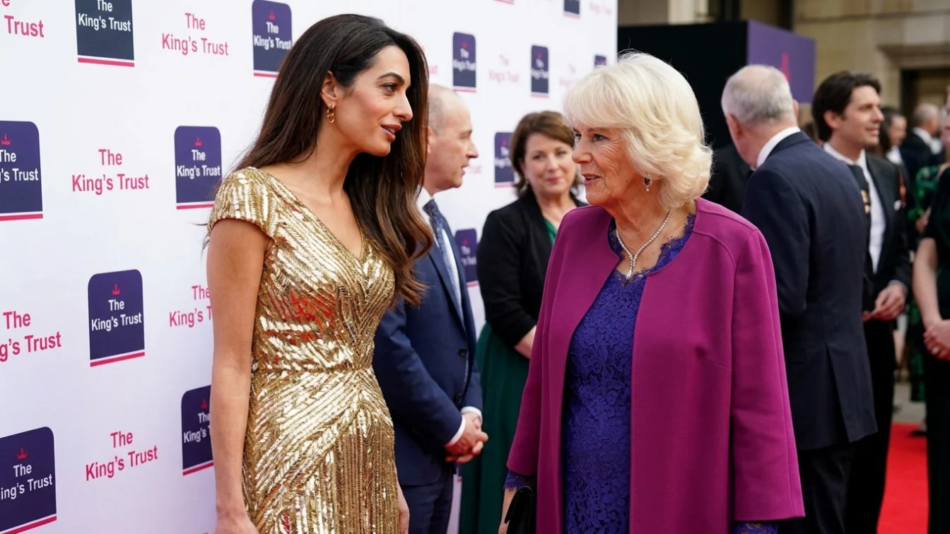 Amal Clooney lauda parfumul Reginei Camilla la Londra. Ce produse de machiaj a folosit
