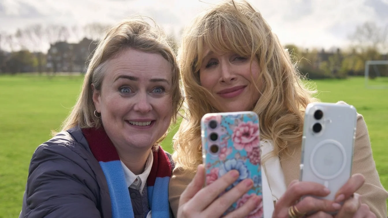 Comedia Amandaland revine cu sezonul trei. Serialul tocmai a castigat un premiu BAFTA
