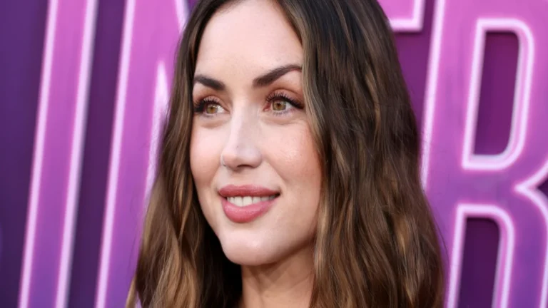 Ana de Armas, un accident vestimentar la premiera James Bond. Rochia i-a expus pieptul.