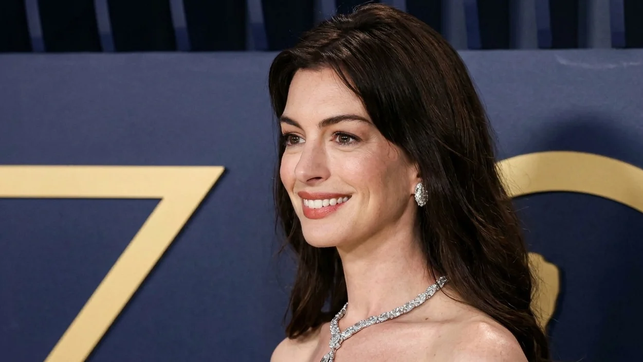 Anne Hathaway clarifică zvonurile despre intervențiile estetice. Actrița a rupt tăcerea la 40 de ani.