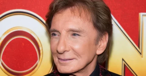 Barry Manilow, la 82 de ani, a recunoscut ca a apelat la operatii estetice.