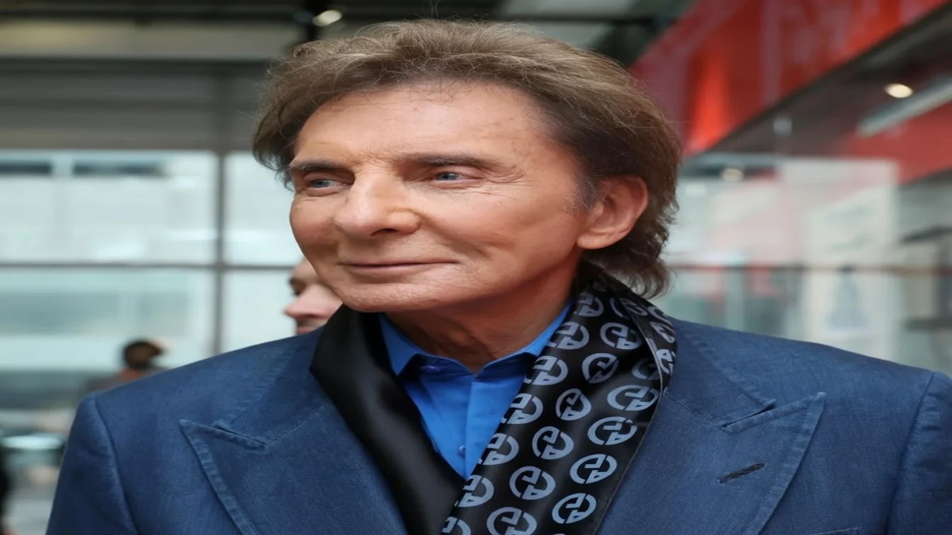 Barry Manilow 82, makes his first public appearance since lung cancer surgery