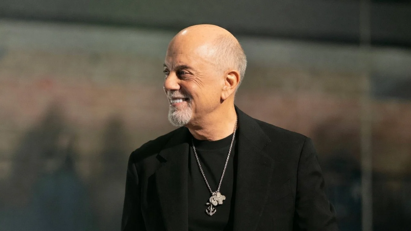Billy Joel, tată mândru la absolvirea fiicei. Artistul apare într-o formă mai bună