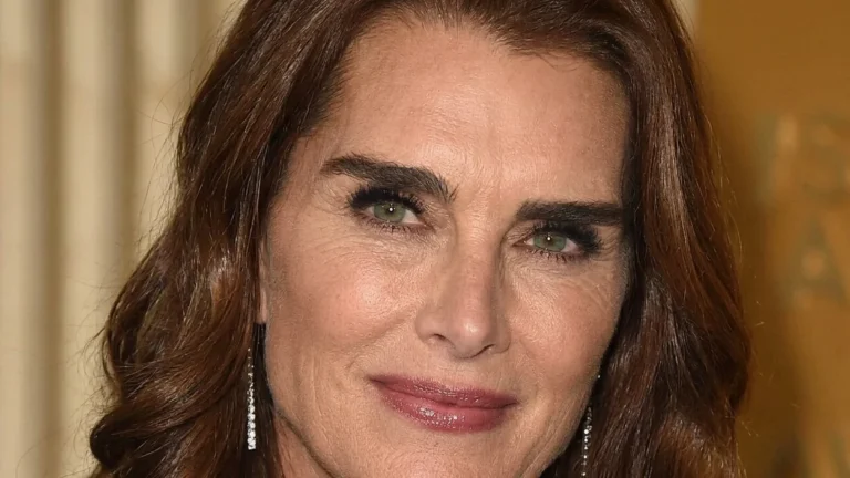 Brooke Shields revine in comedie la 60 de ani. Actrita lanseaza un nou serial de mister
