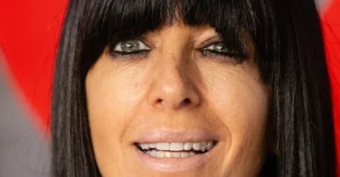Claudia Winkleman a purtat pantaloni pedal pushers la BAFTA 2026. Cum adopti trendul vara aceasta