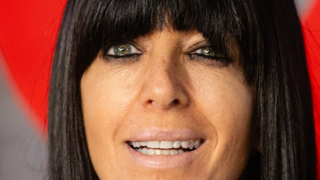 Claudia Winkleman a purtat pantaloni pedal pushers la BAFTA 2026. Cum adopti trendul vara aceasta