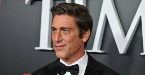 Prezentatorul David Muir a primit al patrulea premiu Emmy consecutiv fără semnal la telefon. A aflat la revenirea online.