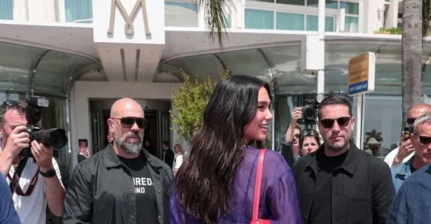 Vestea momentului din modă. Combinația de culori purtată de Dua Lipa schimbă totul