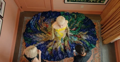 Secretul din spatele rochiei de la Met Gala 2026. Cum a aparut Emma Chamberlain pe covorul rosu