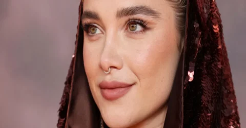 Imaginile momentului cu Florence Pugh în costum de baie. Detaliul care ne dă curaj la plajă