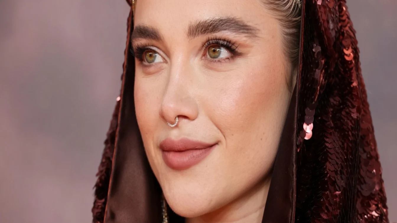 Imaginile momentului cu Florence Pugh în costum de baie. Detaliul care ne dă curaj la plajă