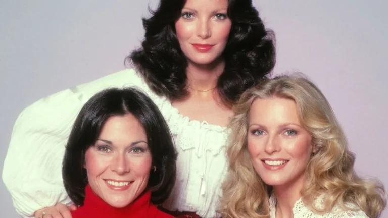 Reuniune rară pe covorul roșu. Jaclyn Smith și Kate Jackson, elegante la peste 70 de ani.