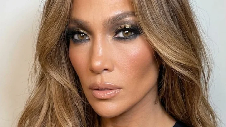 Ce se intampla cu Jennifer Lopez pe covorul rosu. Detaliul care a starnit reactii dure