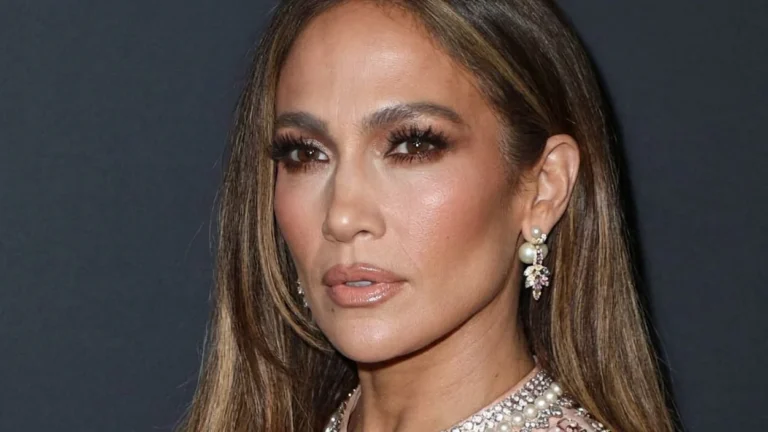 Jennifer Lopez, criticată pentru o ieșire regizată în fața paparazzilor. Artista, acuzată de fani.