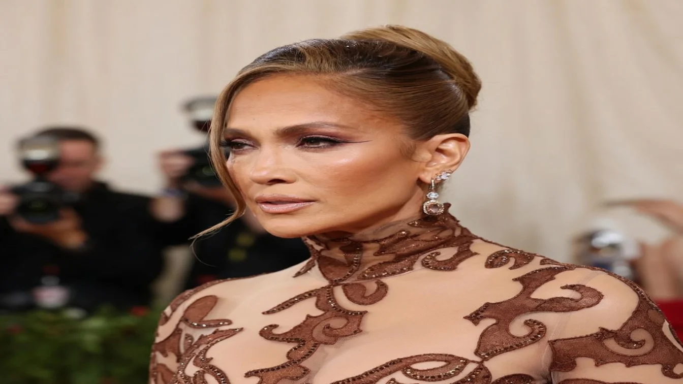 Jennifer Lopez stuns in micro bikini with sun-soaked poolside photo