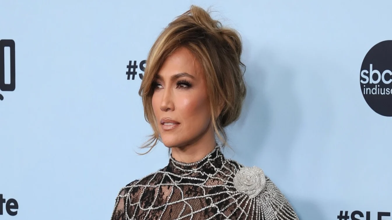 Jennifer Lopez regretă că nu a ales mai devreme viața de femeie singură. Actrița a vorbit deschis despre relațiile sale.