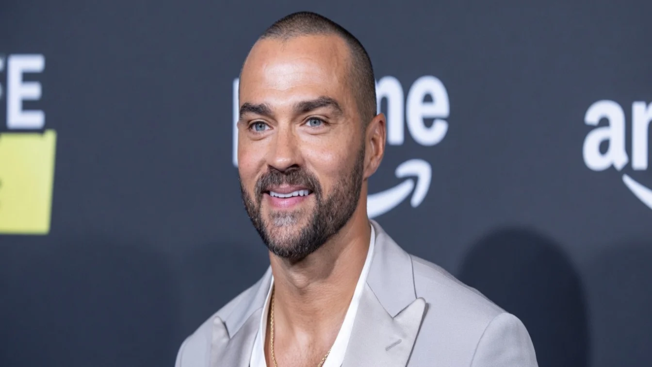 Jesse Williams din Grey’s Anatomy s-a casatorit în secret. Actorul va fi tata.