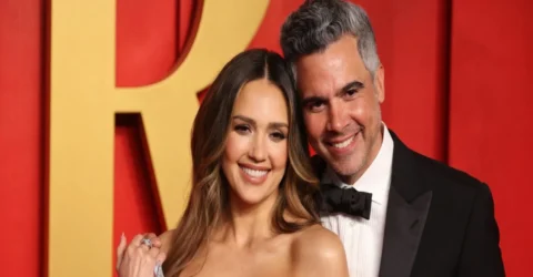 Jessica Alba și fostul soț, Cash Warren, la absolvirea fiicei. Au păstrat distanța.