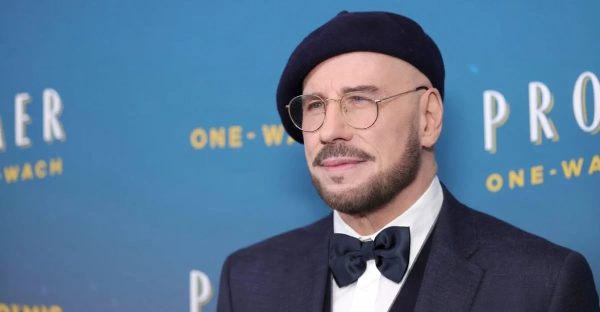 John Travolta a debutat ca regizor la Cannes. A jucat alături de fiica și frații săi.