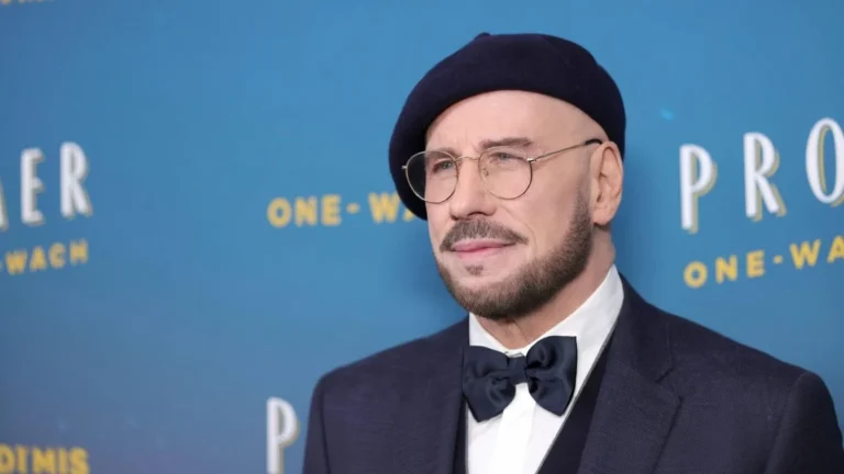 John Travolta a debutat ca regizor la Cannes. A jucat alături de fiica și frații săi.